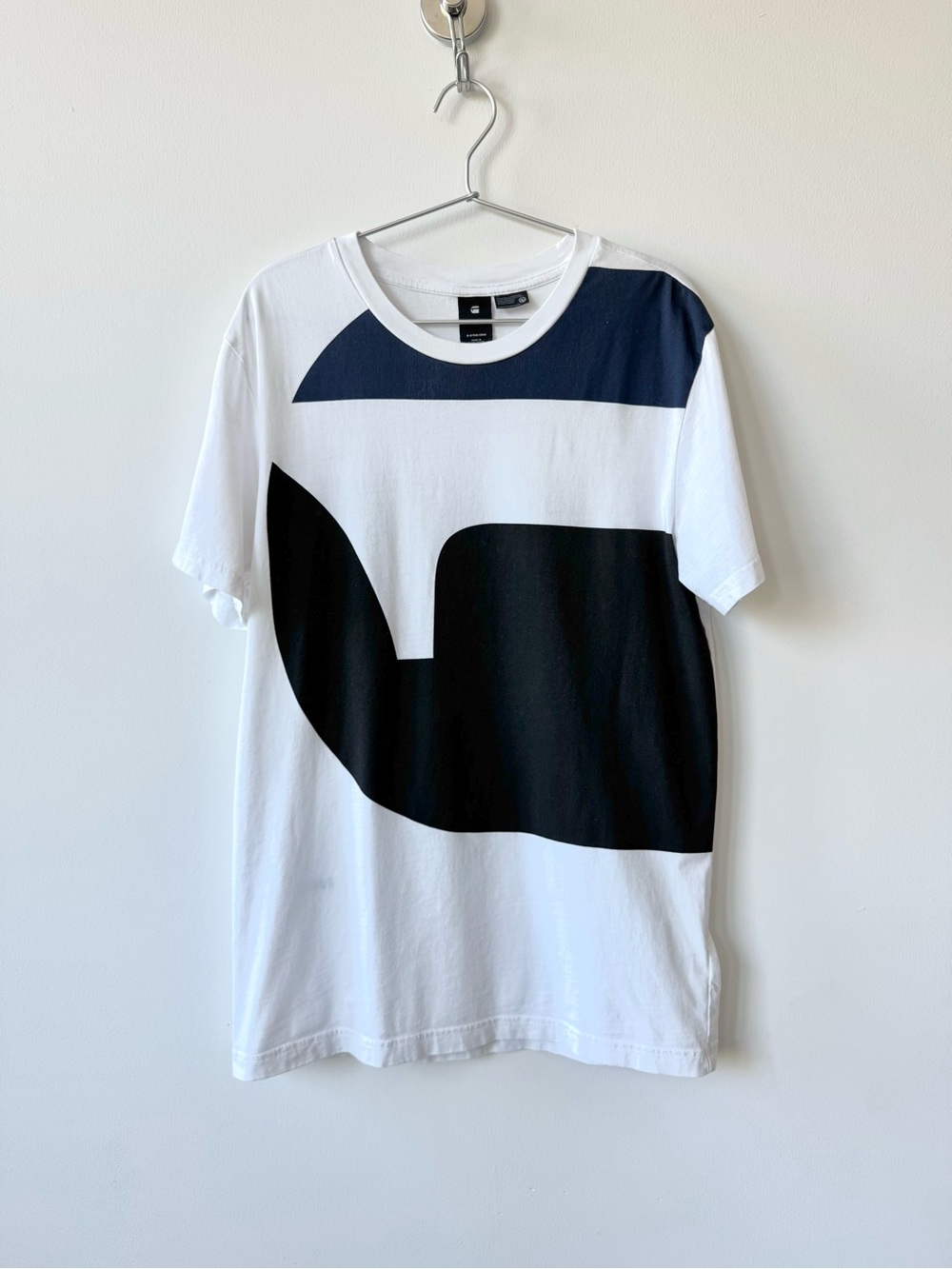 G-Star Raw White Tee with Large Black & Navy Graphic - 100% Cotton - Size M - Picture 1 of 7